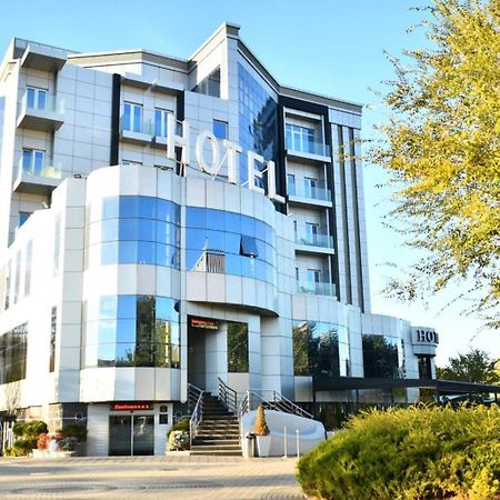 Hotel Zeneva Lux Kragujevac Esterno foto