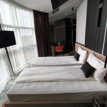 Hotel Zeneva Lux Kragujevac Esterno foto