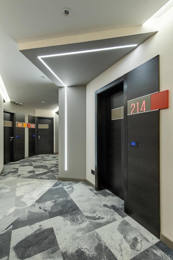 Hotel Zeneva Lux Kragujevac Esterno foto