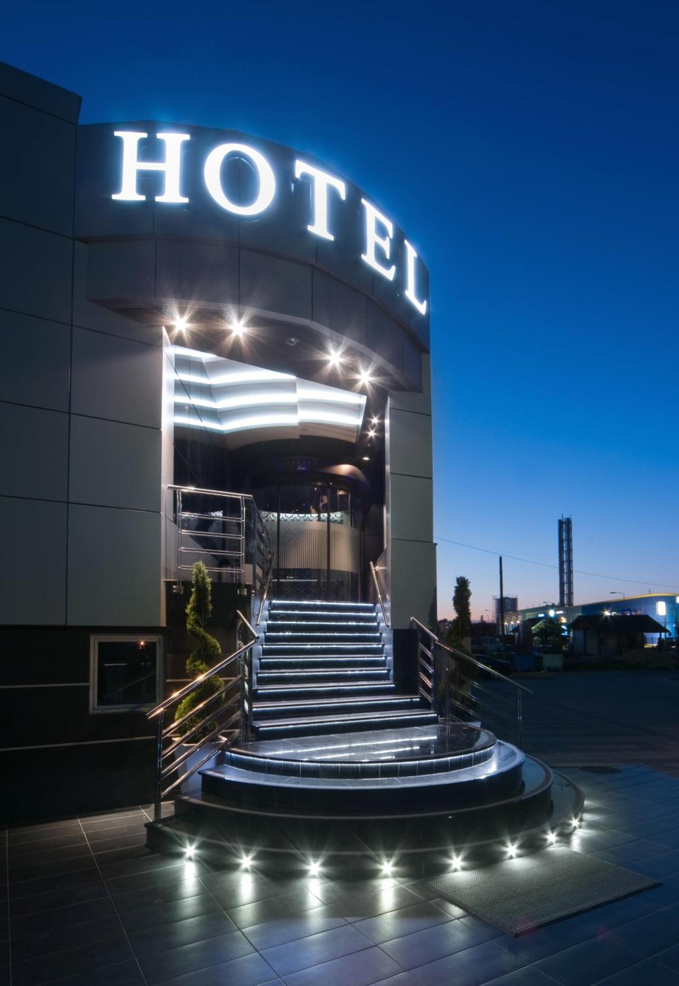 Hotel Zeneva Lux Kragujevac Esterno foto