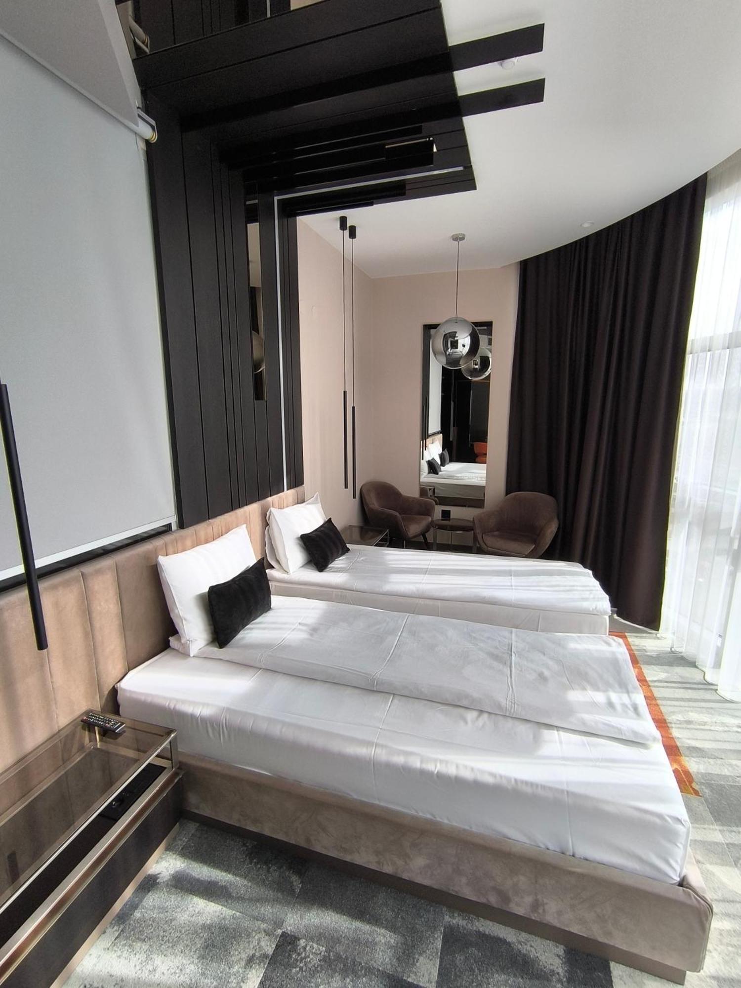 Hotel Zeneva Lux Kragujevac Esterno foto