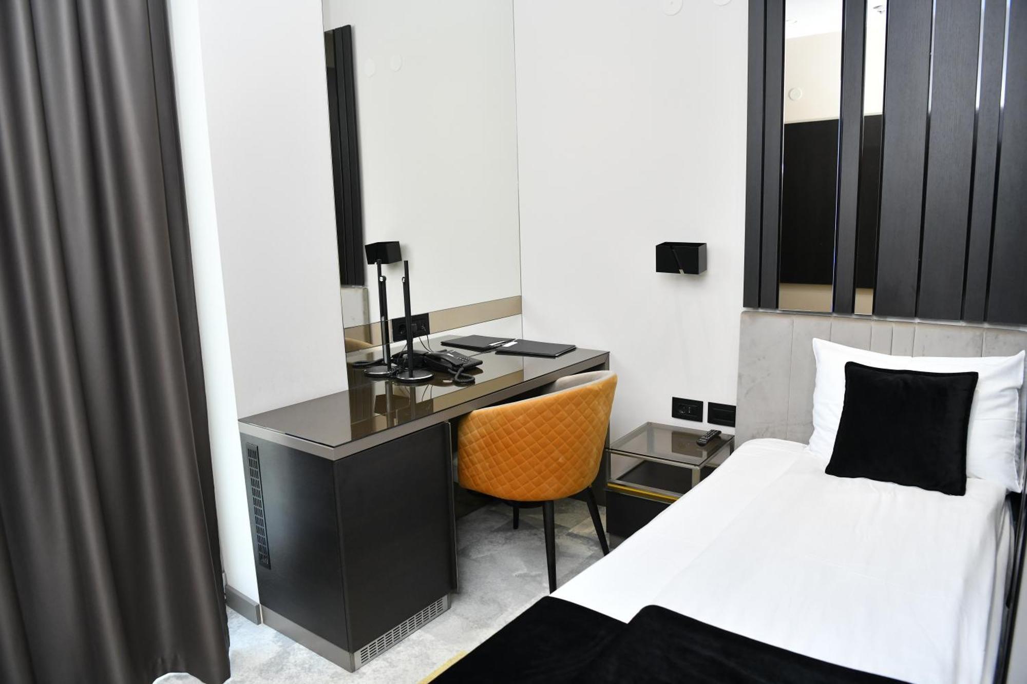 Hotel Zeneva Lux Kragujevac Esterno foto