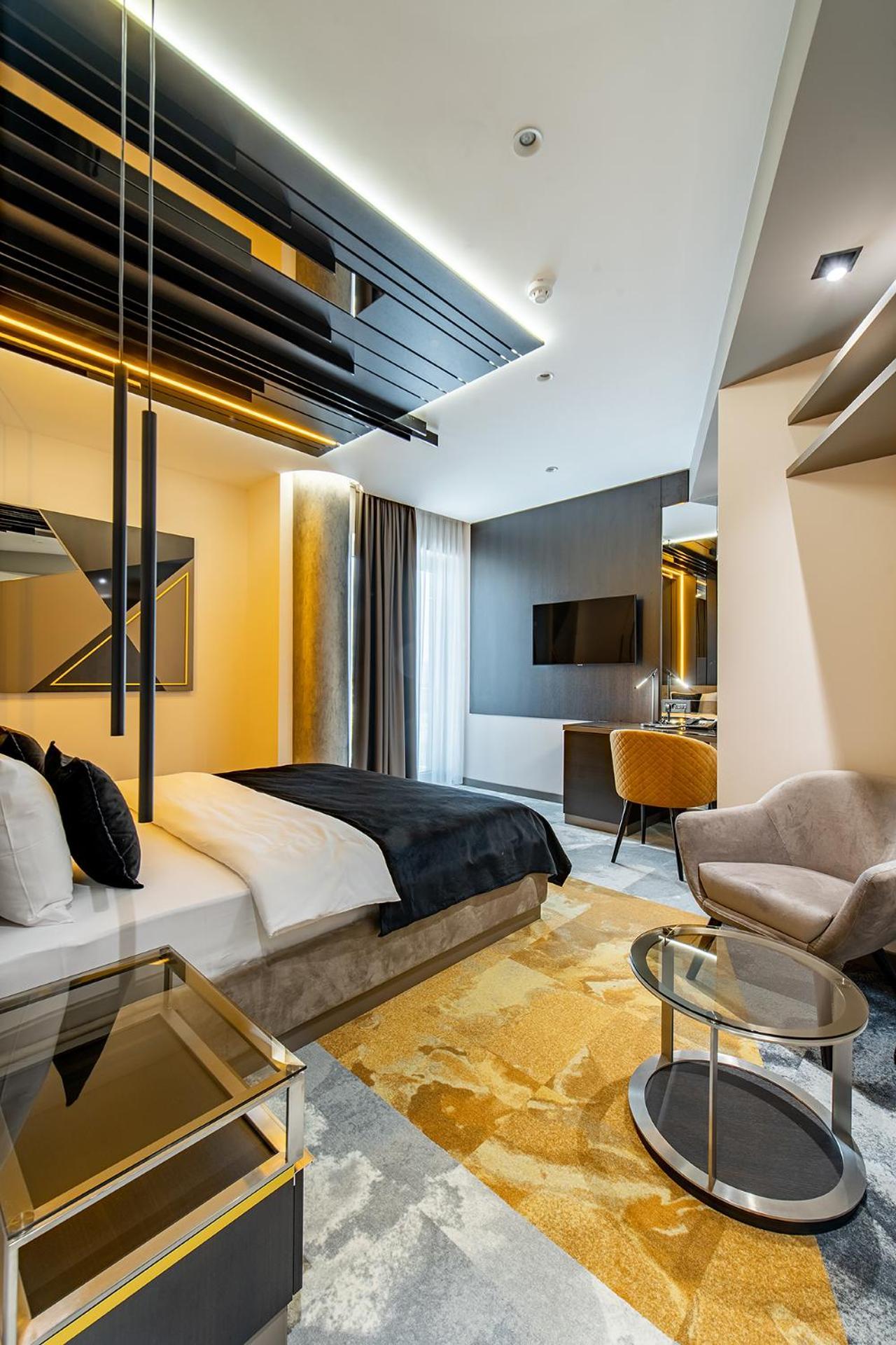 Hotel Zeneva Lux Kragujevac Esterno foto
