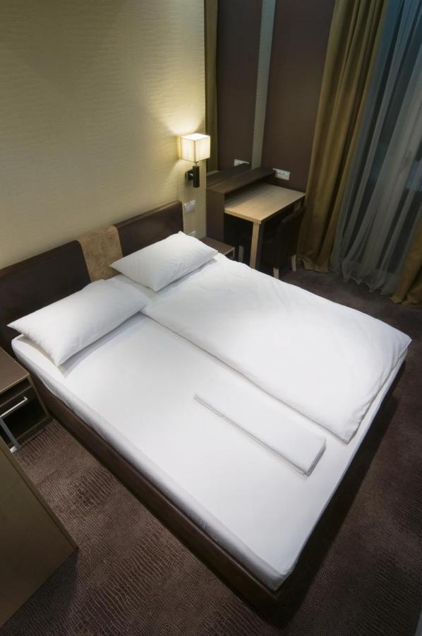 Hotel Zeneva Lux Kragujevac Esterno foto